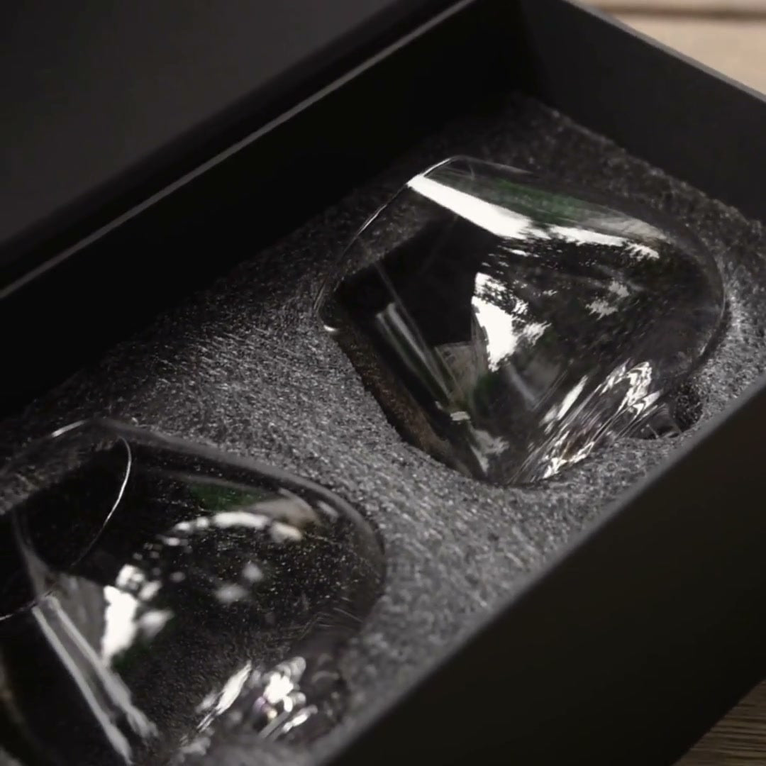 Aequilibrium Classic Set glasses in black presentation box